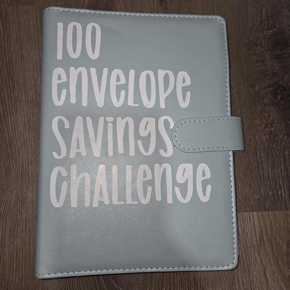 NWOT  Light Blue 100 Envelope Savings Challenge Binder With Magnetic Closure